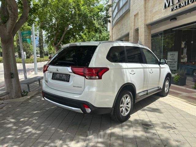 מיצובישי אאוטלנדר