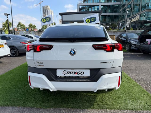 ב מ וו X2