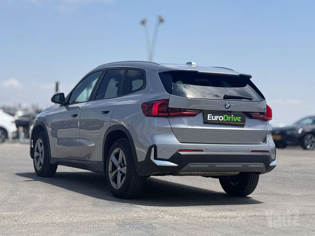 ב מ וו X1