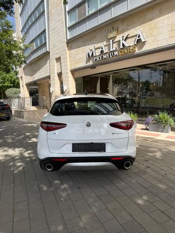 אלפא רומיאו סטלביו