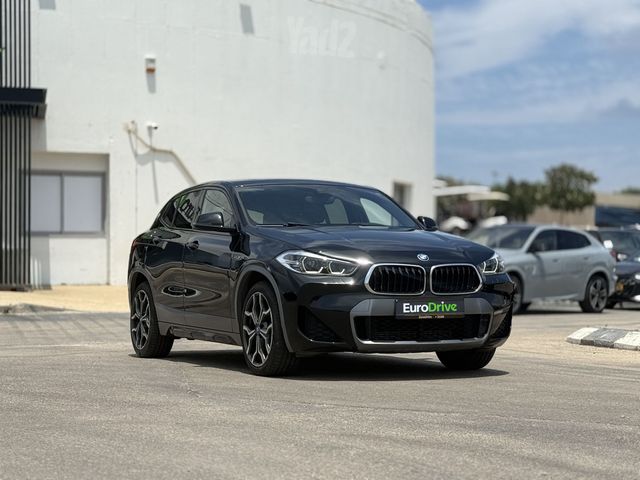 ב מ וו X2