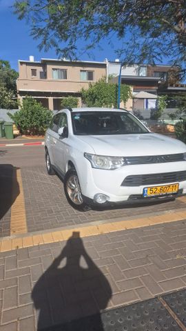 מיצובישי אאוטלנדר
