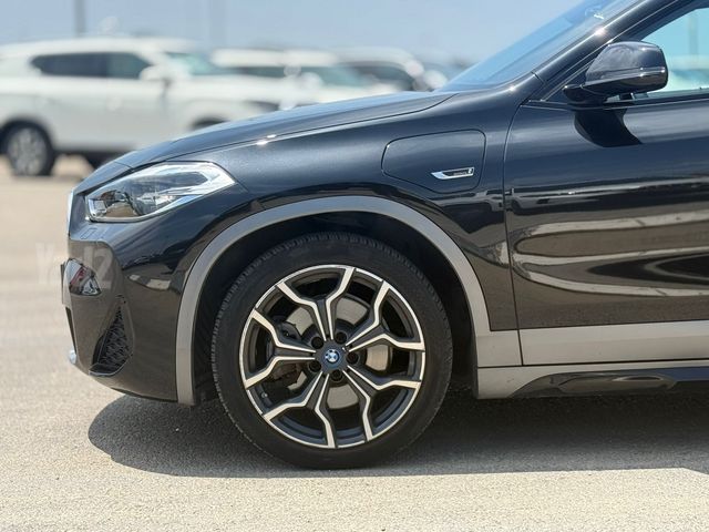 ב מ וו X2