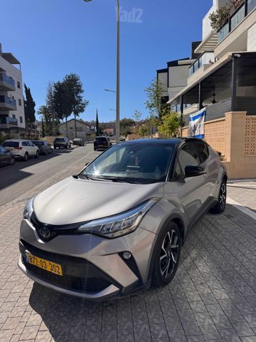 מודעת רכב טויוטה C-HR