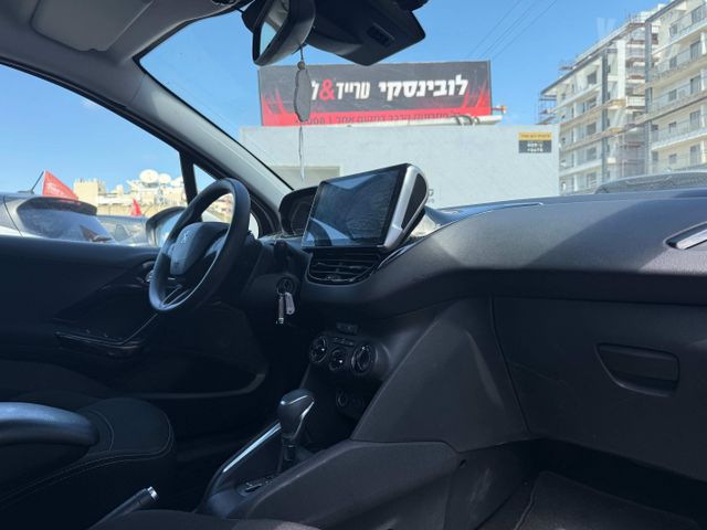 פיג'ו 208