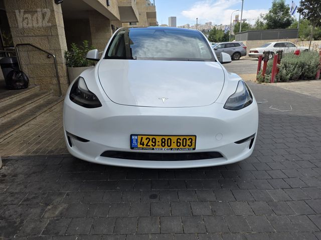 מודעת רכב טסלה מודל Y 2