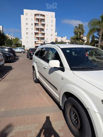 מודעת רכב דודג' ג'רני
