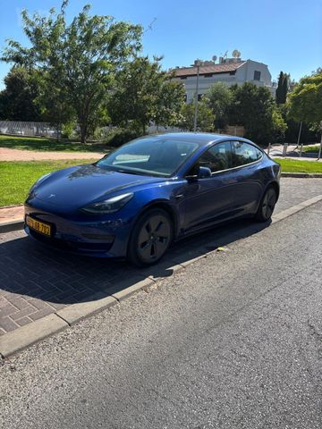 מודעת רכב טסלה מודל 3