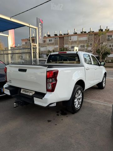 איסוזו די-מקס