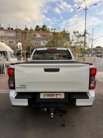 איסוזו די-מקס