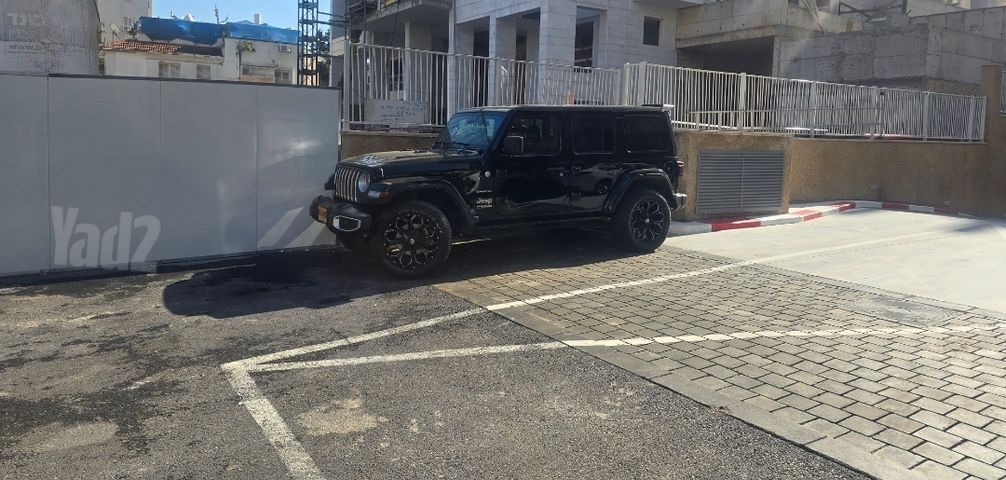 מודעת רכב ג'יפ רנגלר
