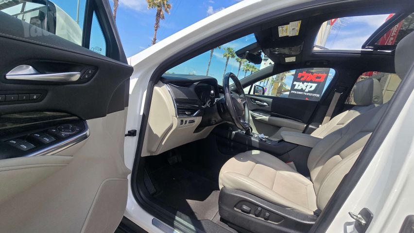 קאדילק XT4