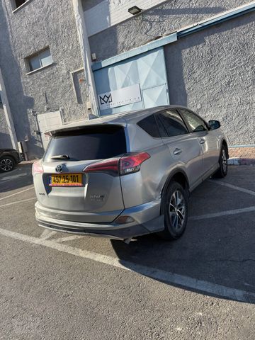 טויוטה RAV4