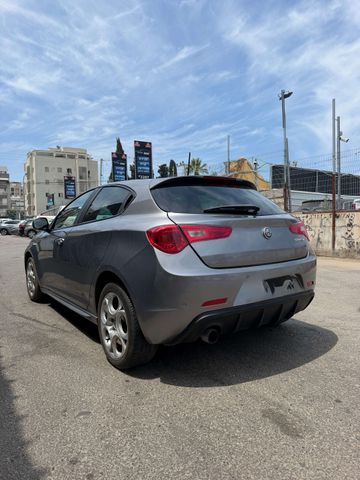 אלפא רומיאו ג'ולייטה