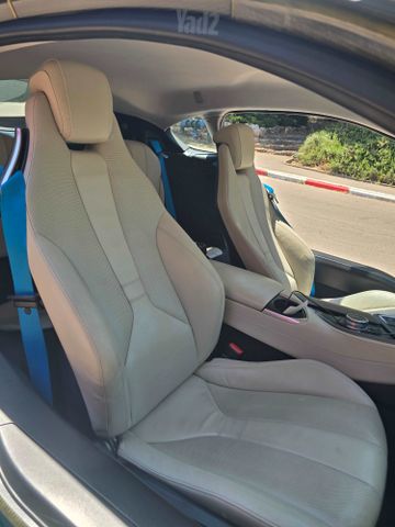 ב מ וו i8