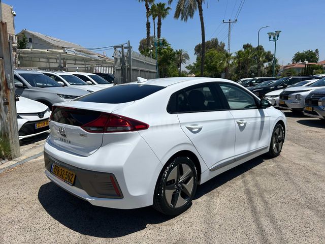 יונדאי איוניק