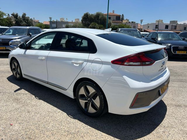 יונדאי איוניק