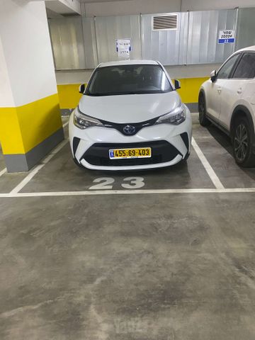 מודעת רכב טויוטה C-HR