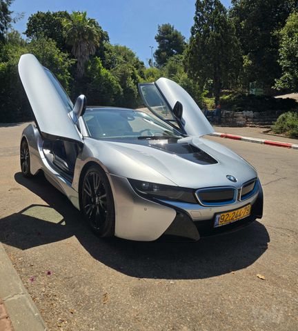 מודעת רכב ב מ וו i8