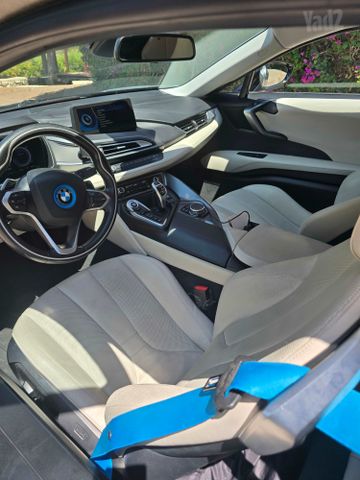 ב מ וו i8