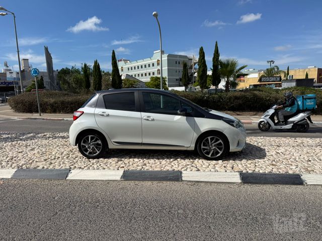 טויוטה יאריס