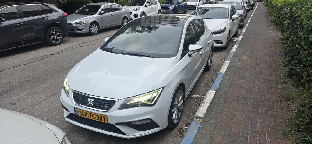 מודעת רכב סיאט לאון