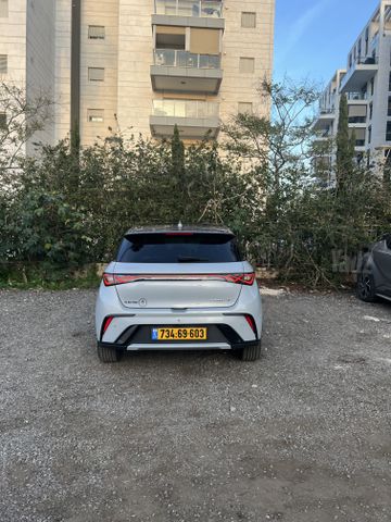מודעת רכב בי.ווי.די דולפין