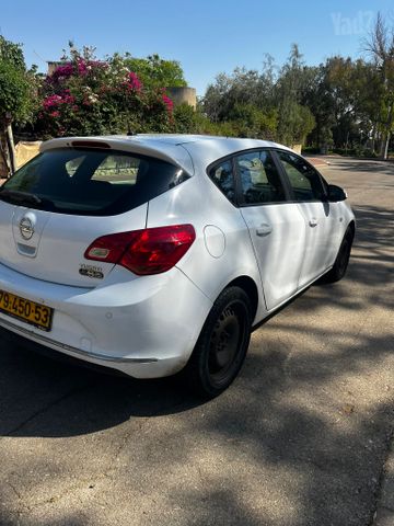 אופל אסטרה