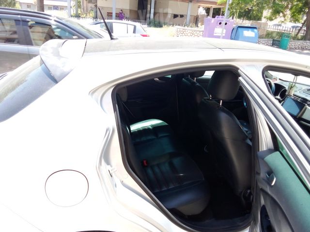 אלפא רומיאו ג'ולייטה