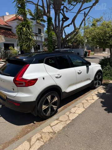מודעת רכב וולוו XC40