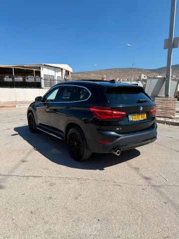 ב מ וו X1