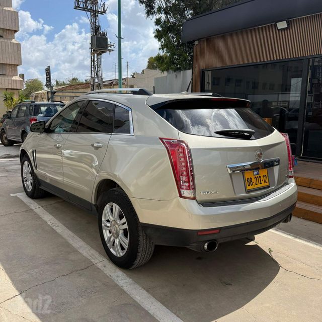 קאדילק SRX