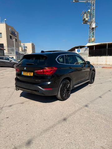 ב מ וו X1