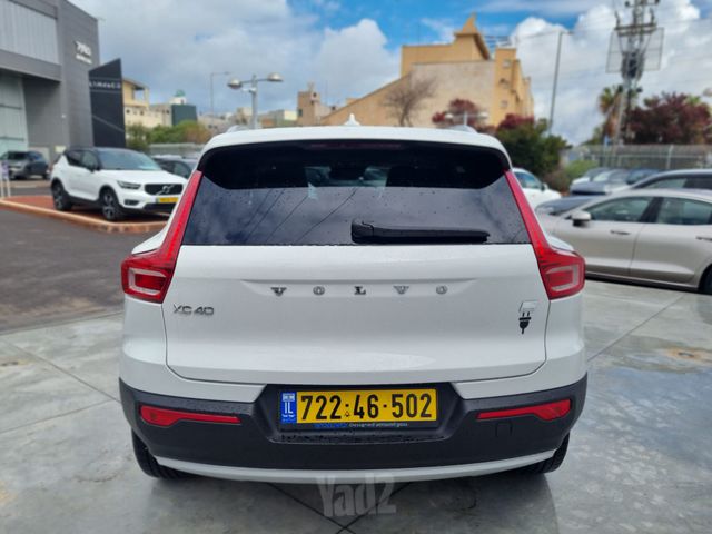 מודעת רכב וולוו XC40 2