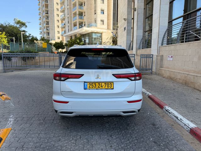 מיצובישי אאוטלנדר