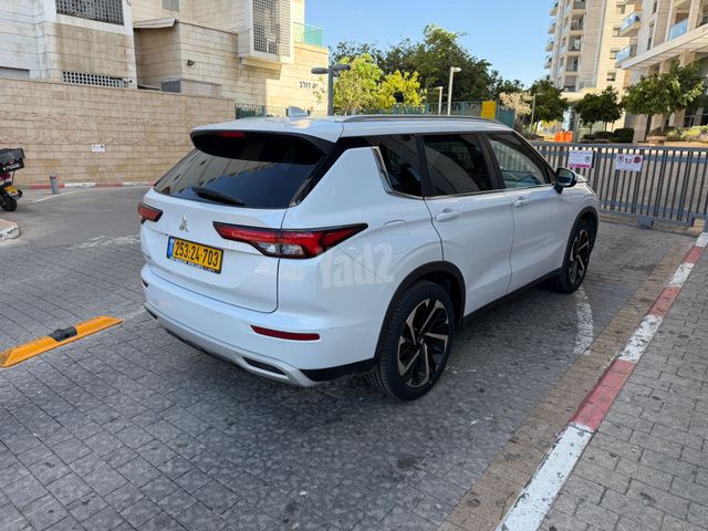 מיצובישי אאוטלנדר