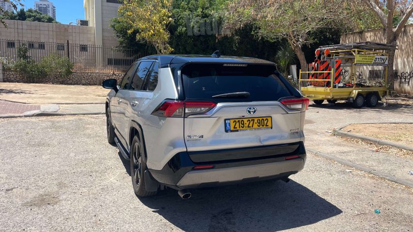 טויוטה RAV4