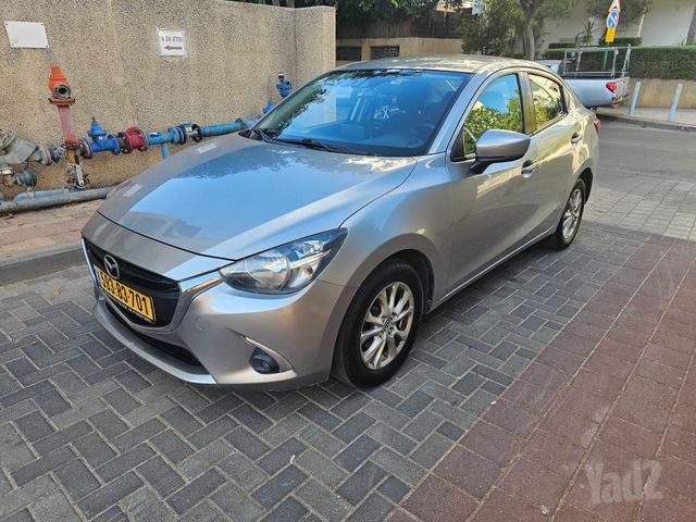 מודעת רכב מאזדה 2