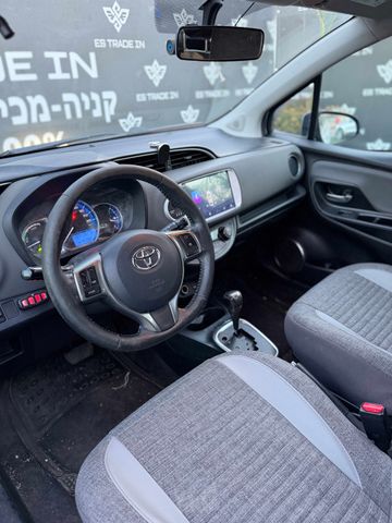 טויוטה יאריס