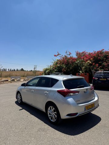 טויוטה אוריס