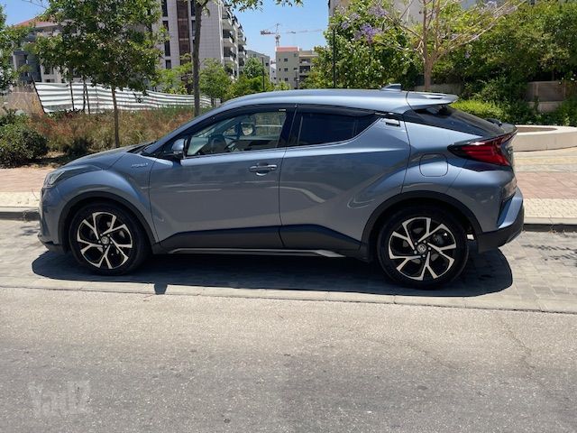 מודעת רכב טויוטה C-HR