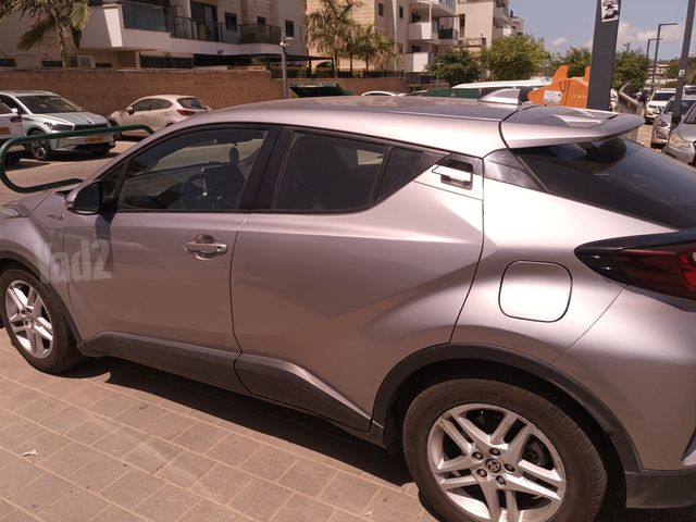 מודעת רכב טויוטה C-HR