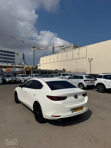 3 Black Edition אוט׳ סדאן 4 דל 2.0 (165 כ״ס)