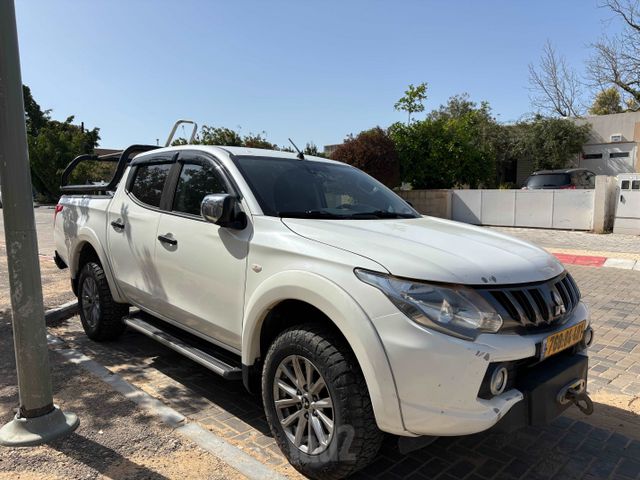 מיצובישי טרייטון / L200