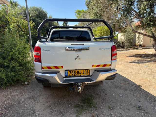 מיצובישי טרייטון / L200