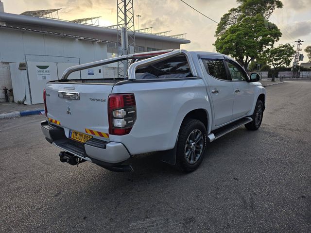 מיצובישי טרייטון / L200