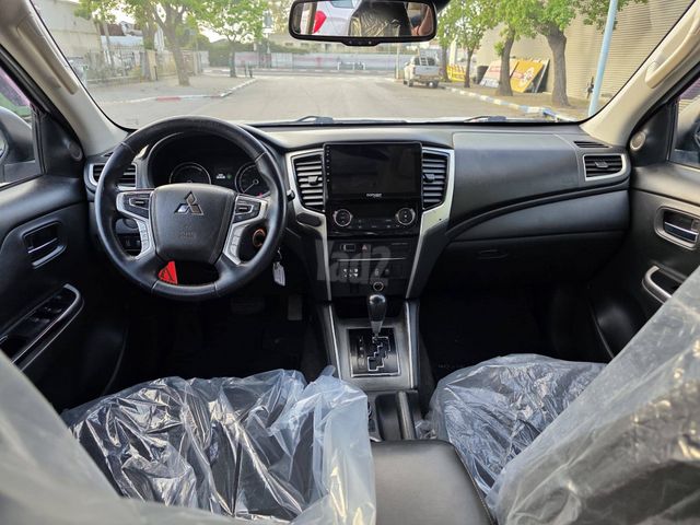 מיצובישי טרייטון / L200