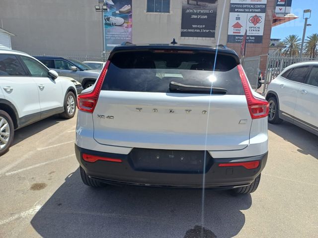 וולוו XC40