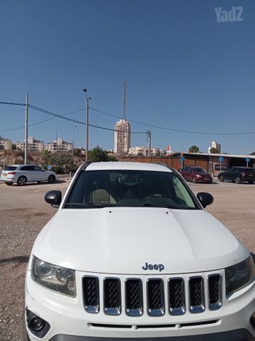 מודעת רכב ג'יפ קומפאס