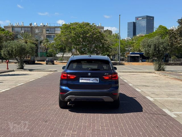 ב מ וו X1